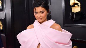 Kylie Jenner pone a la venta bikinis y bañadores para niños