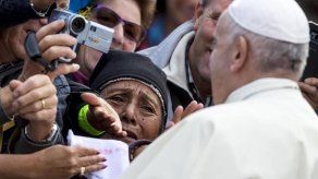 El papa pide construir puentes y no agredir a otras religiones o no creyentes El papa pide construir puentes y no agredir a otras religiones o no creyentes