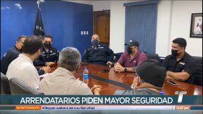 Director de la PN se reunió con arrendatarios de Merca Panamá tras protesta Director de la PN se reunió con arrendatarios de Merca Panamá tras protesta