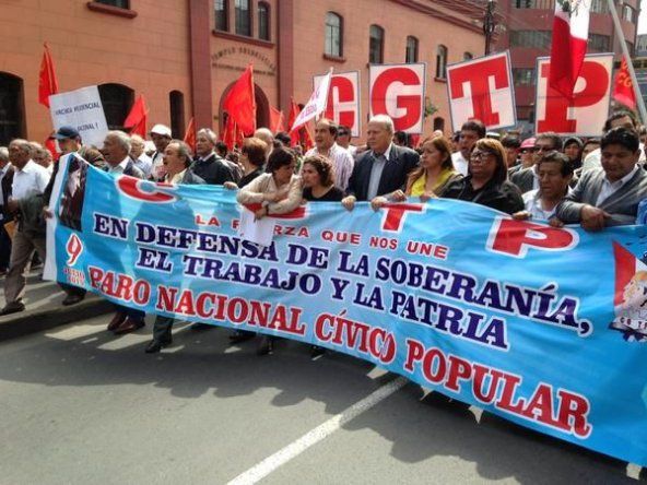 Con marchas y bloqueo de vías se da inicio a protesta de trabajadores en Perú