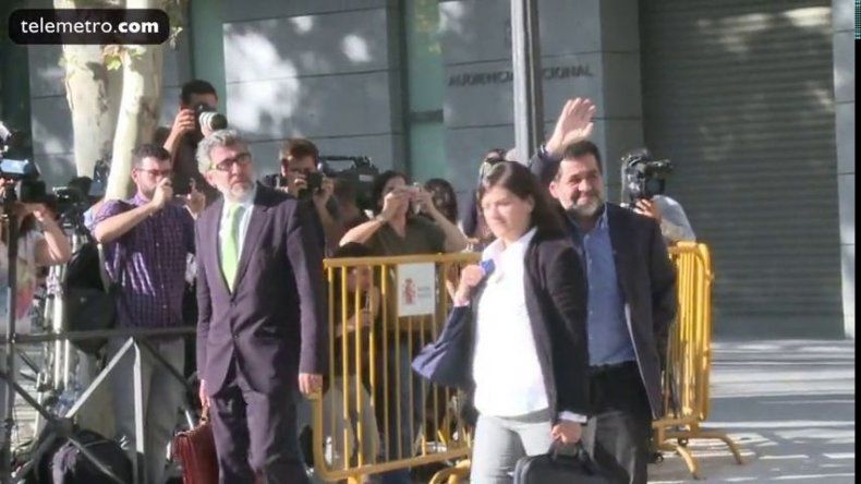 Juez ordena cárcel para líderes independentistas de Cataluña