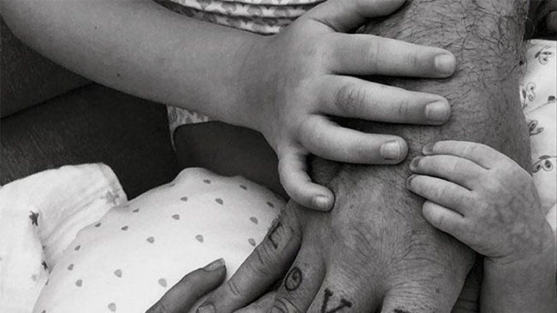 La esposa de Robbie Williams explica el proceso de gestación subrogada con su tercer hijo