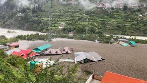 Inundación en el Himalaya indio deja más de 100 desaparecidos.