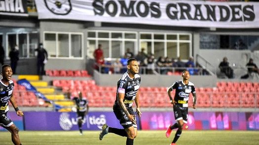El Tauro F.C. se lleva la victoria tras vencer 1a 2 al Plaza Amador con goles de Ismael Díaz  y Edwin Aguilar.