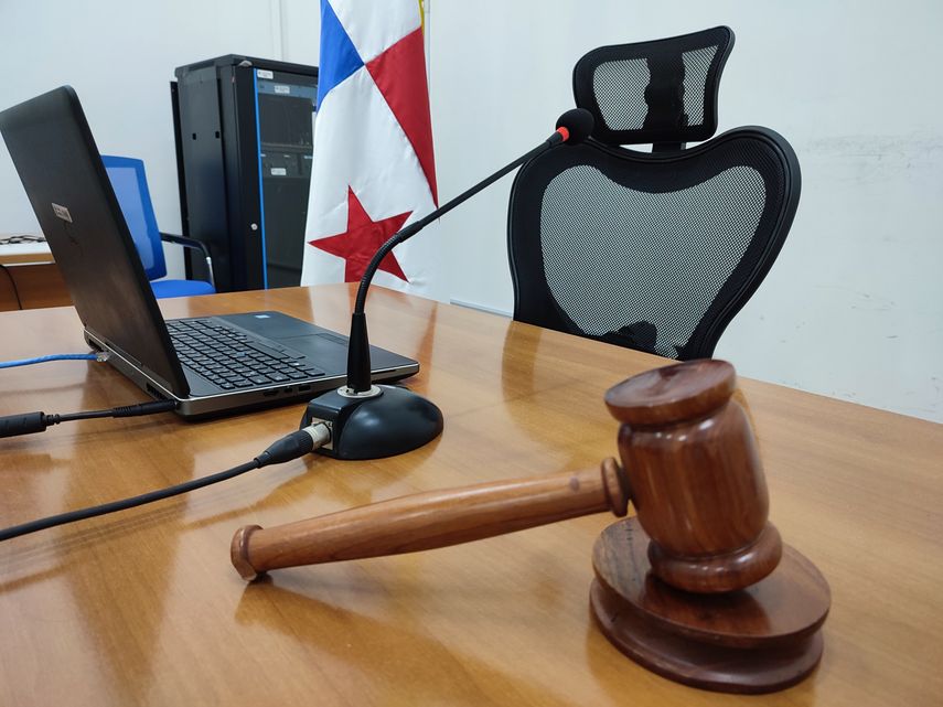 Condenan a tres personas por blanqueo de capitales