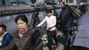 China libera a 5 activistas feministas tras un mes detenidas