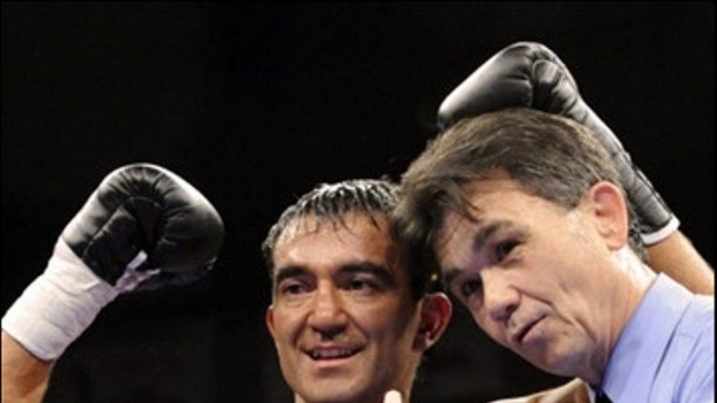 Narváez retuvo título mosca