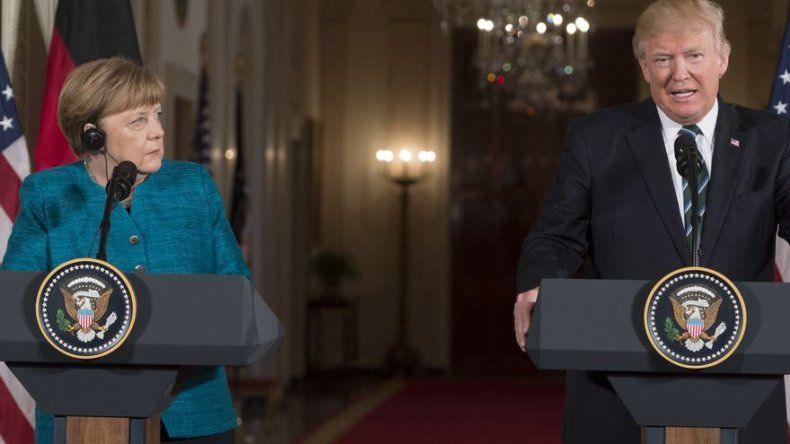 Trump dice que Obama espió sus teléfonos y los de Merkel